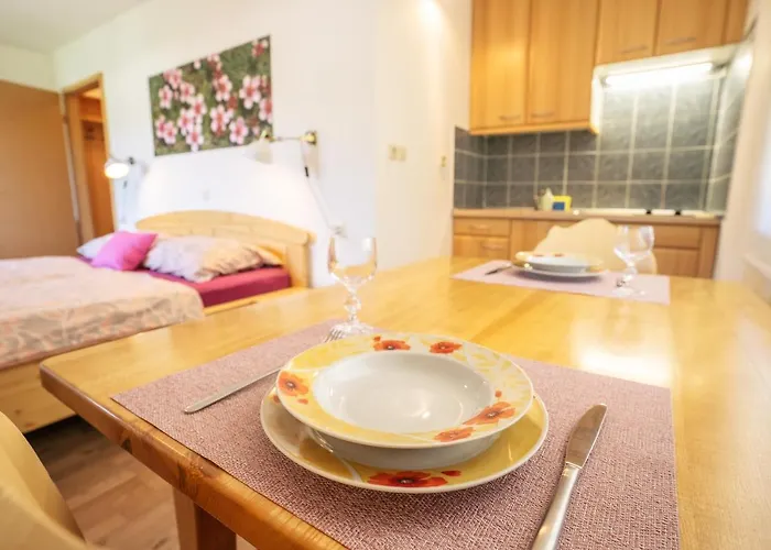 Apartmaji Alpski Cvet - Hisa Gorenc בוהין